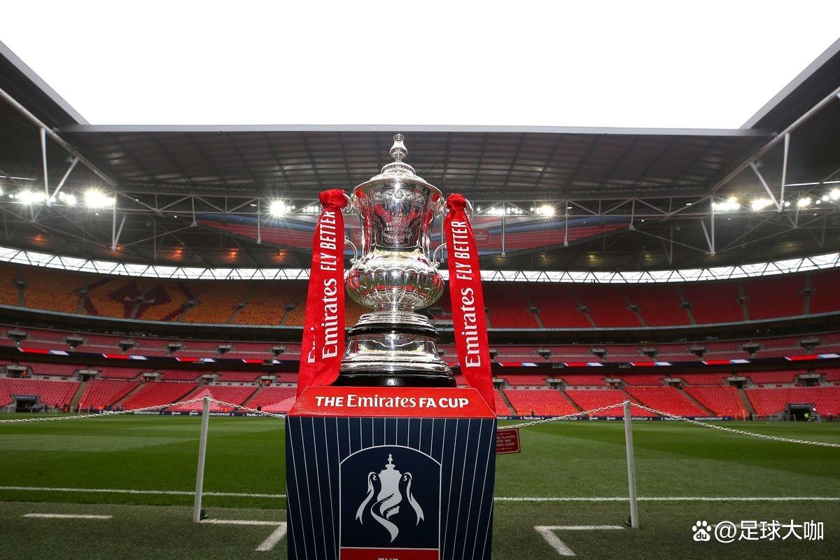 阿斯顿维拉迎足总杯关键赛；赛后防线松动；悬念犹存；心理建设被强调的简单介绍