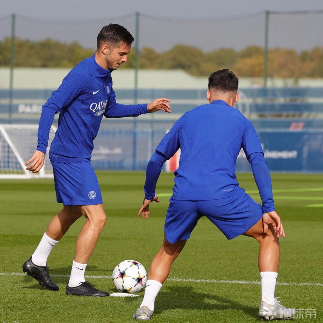 关于里昂赛后调整名单转会期里昂备战西甲，网友：清晨本菲卡备战欧冠的信息