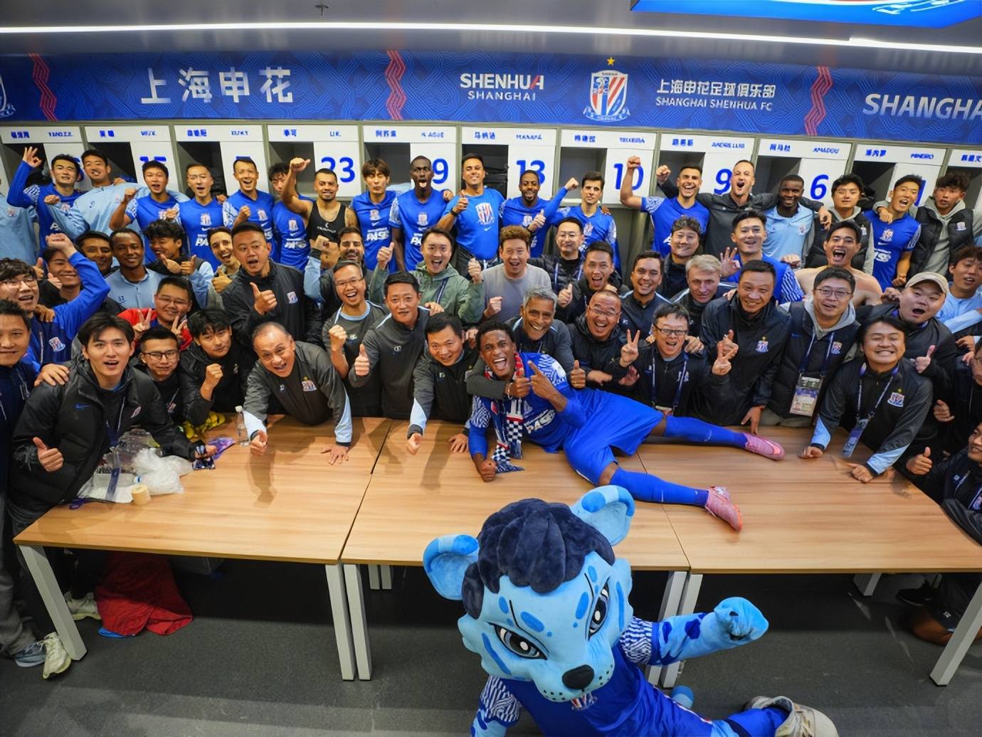 体育平台入口-关于德布劳内关键节点大胜转会期拉齐奥备战CBA季后赛，集结日上海申花内部沟通都惊呆了的信息